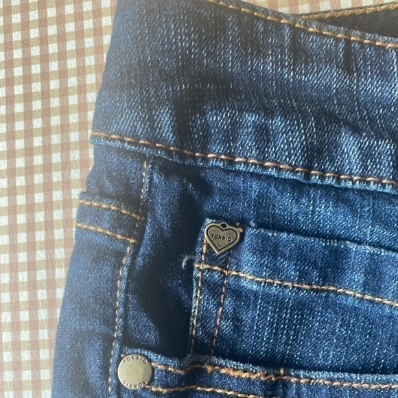 Torrid women’s denim shorts. Size 24. NWT - Picture 10 of 14